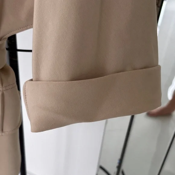 Chic Beige Jacket with Tie Belt - Picture 4 of 13